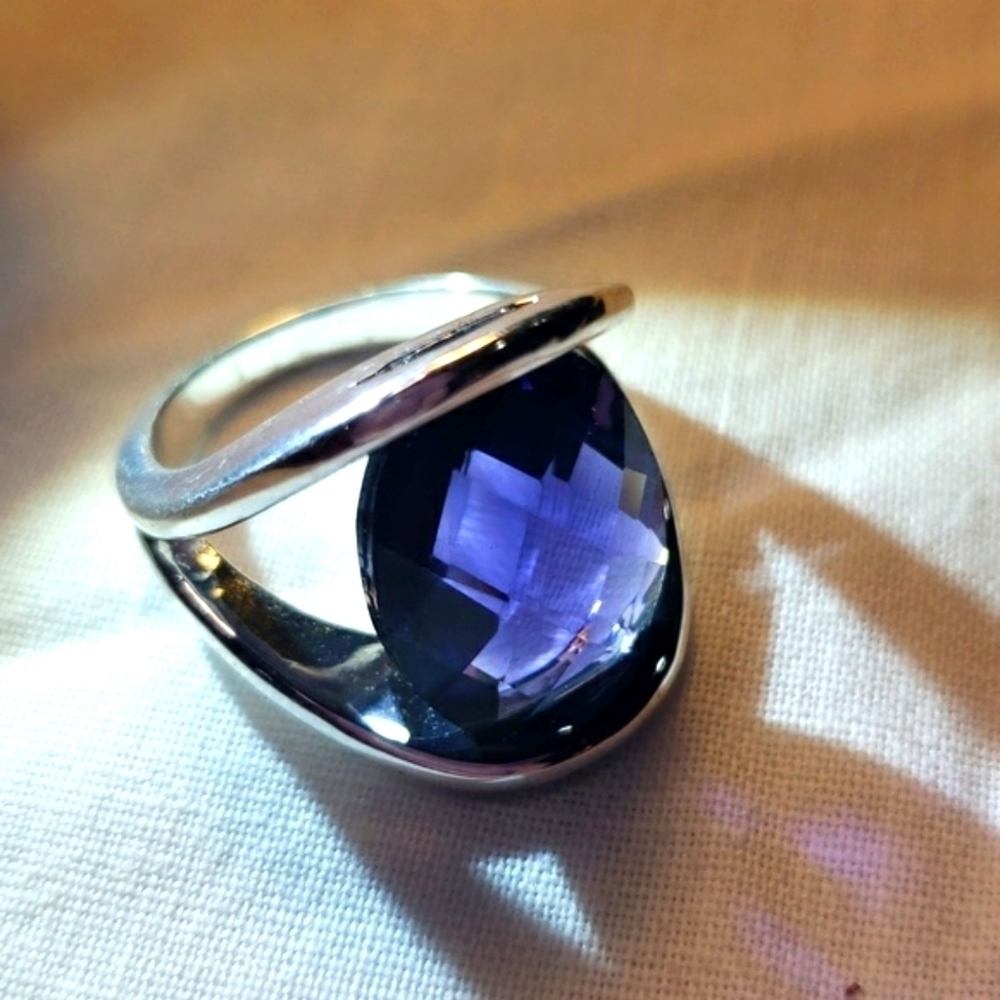 Cushion cut blue oval stone in silver tone band size 6 1/2